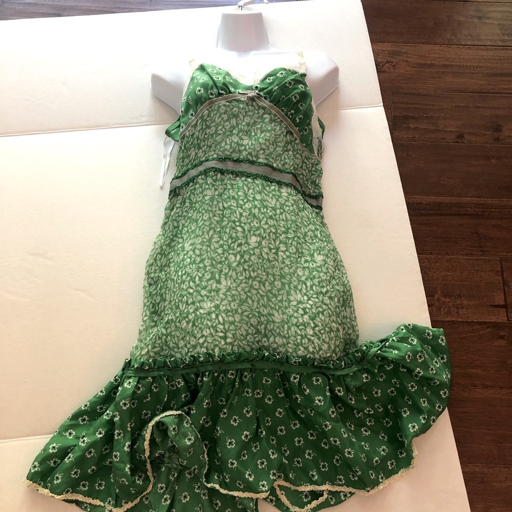 Dolce and Gabbana dress never worn size44 Italian but runs small floral print